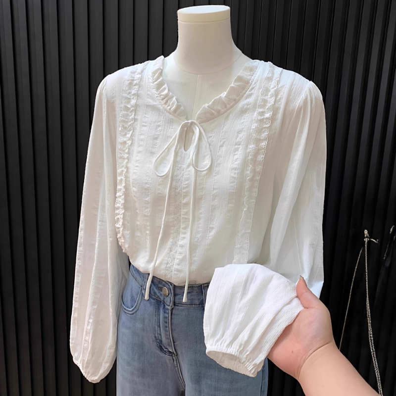 Winter Clothing In French - Chemise à lacets avec col en